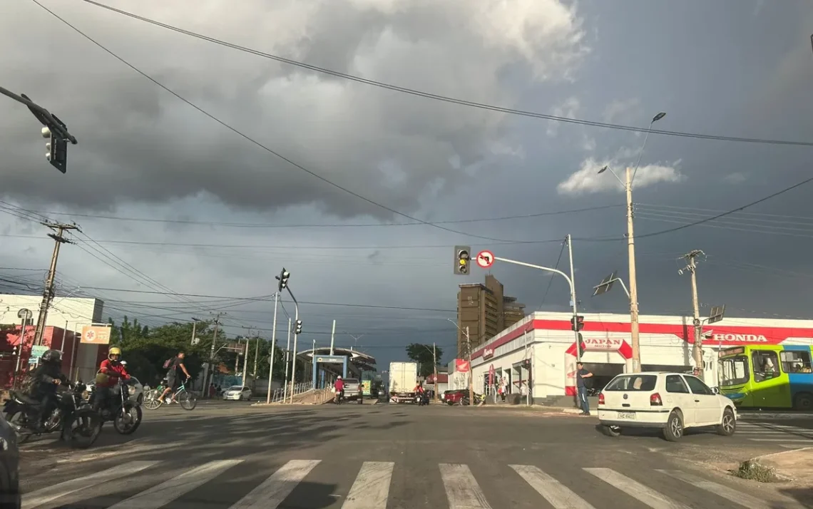 tempestades, precipitações fortes, forte pluviosidade