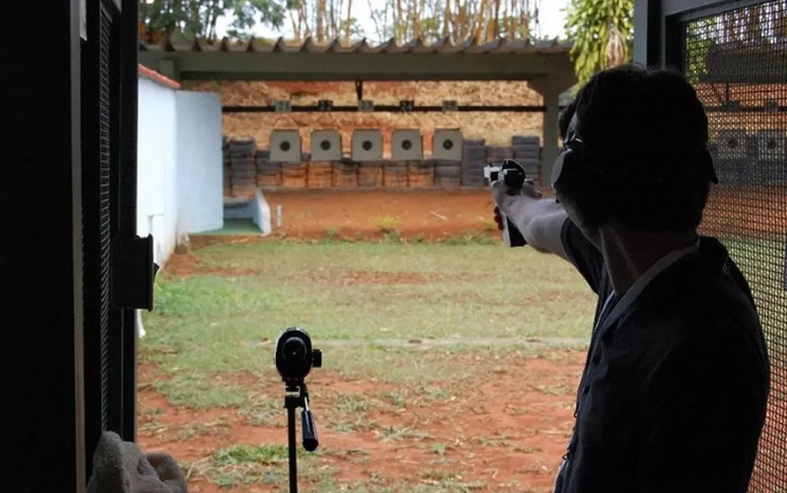 autorização para armamento, permissão de armas, carregamento de arma