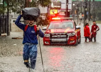 precipitação, tempestades, aguaceiros;