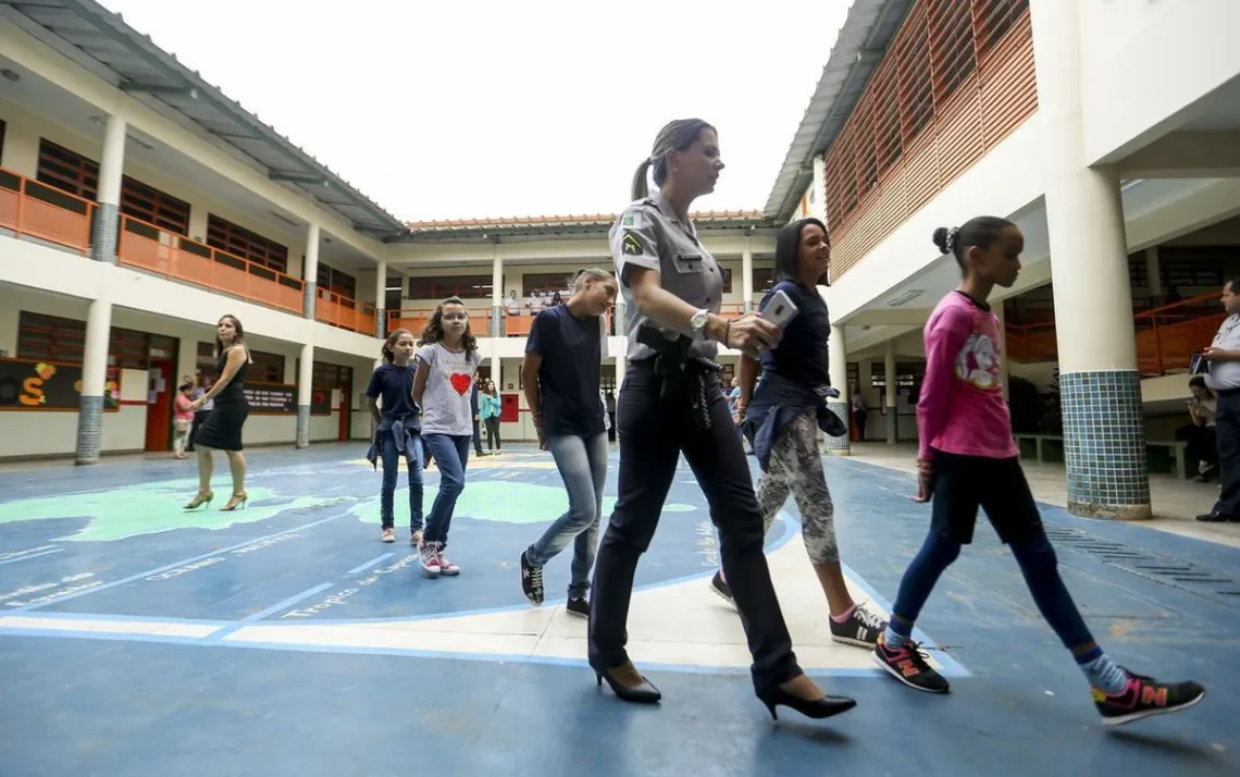 instituições cívico-militares, colégios cívico-militares, escolas militares cívicas;