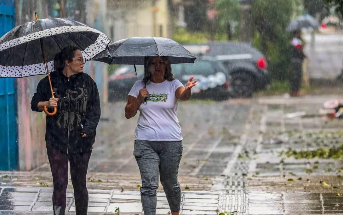 tempestades, precipitações;