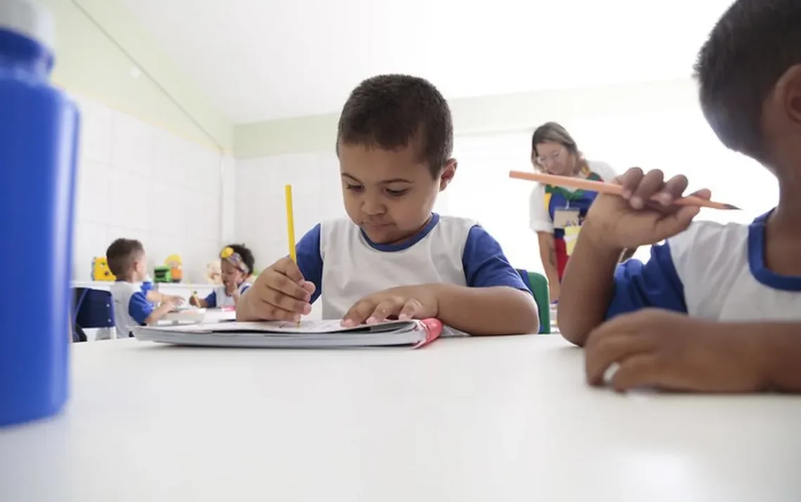 Educação, Ensino, para crianças, pequenas, Inicial;